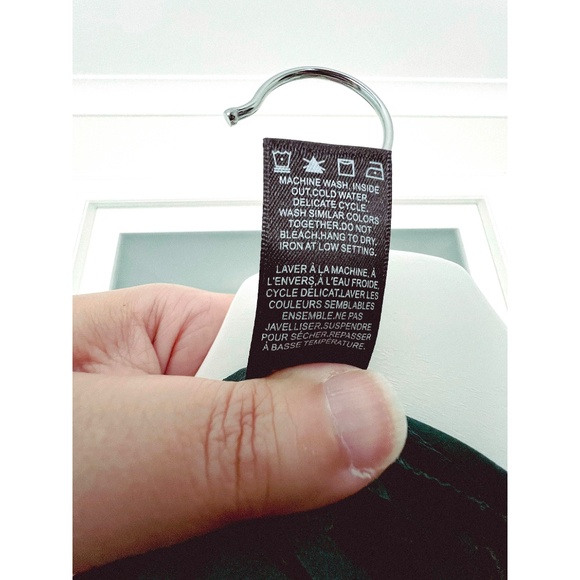 RW & CO. |  Green Floral Flutter Sleeve Crop Blouse - Picture 6 of 8